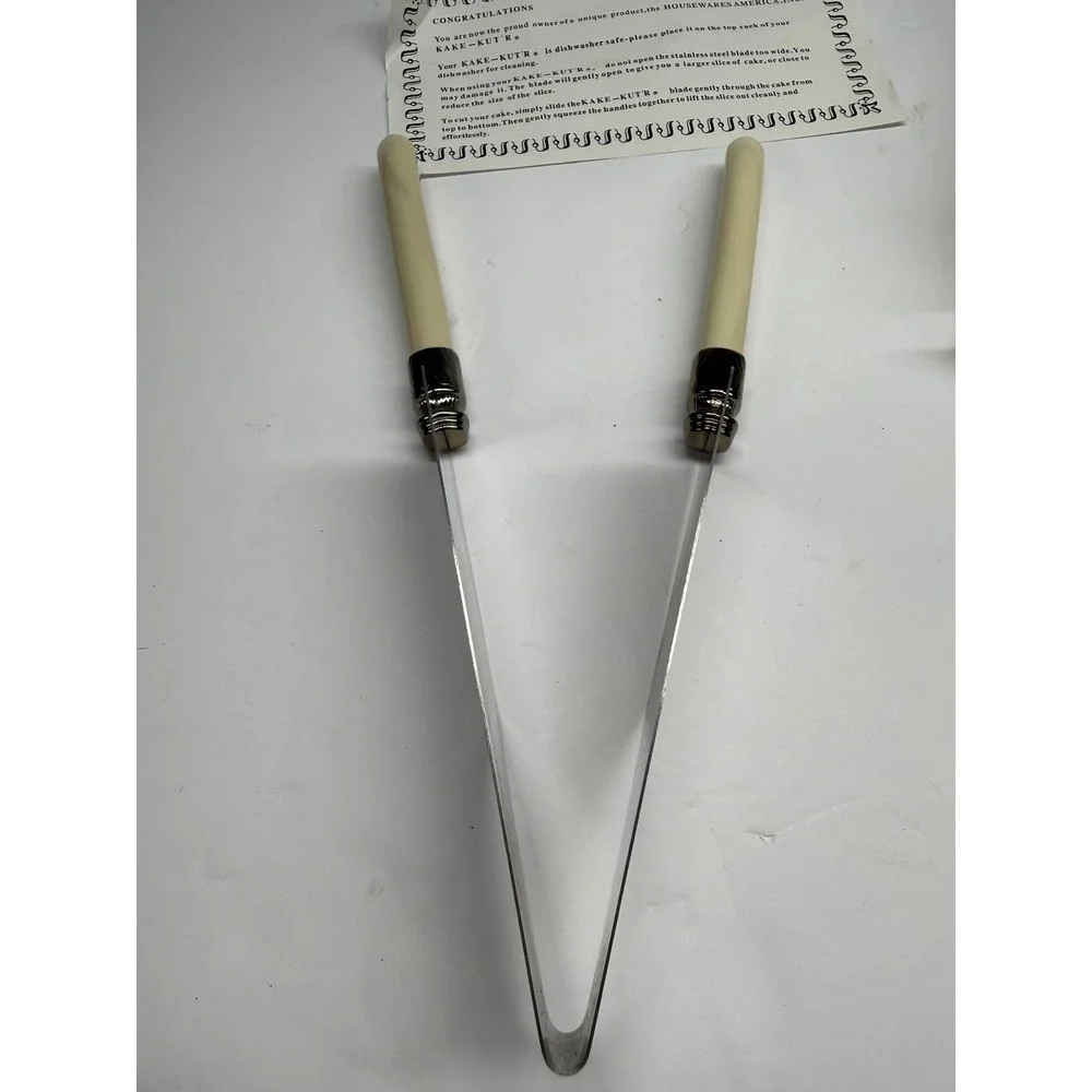 Avon Kake-Kut'r V-Shape Stainless Steel CakeSlicer Server Cream Handles F65263-1